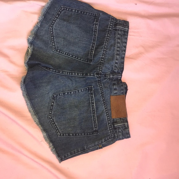 Billabong girls shorts - Picture 2 of 3